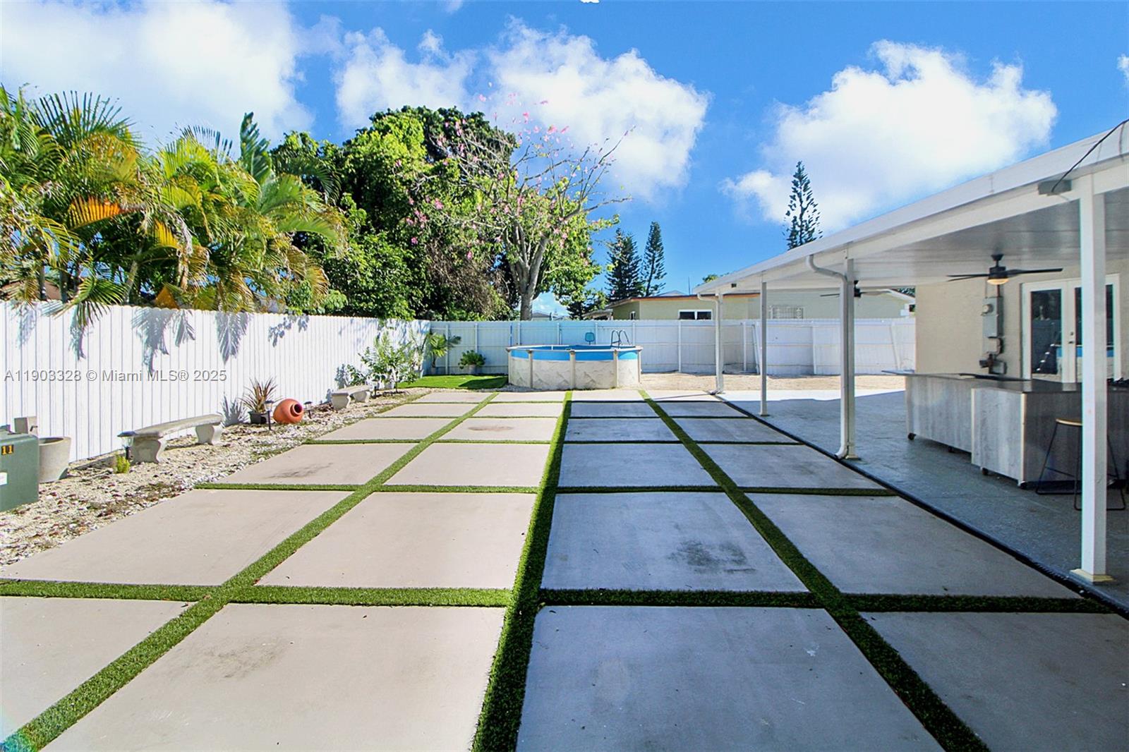 AVOCADO VILLAS - Residential