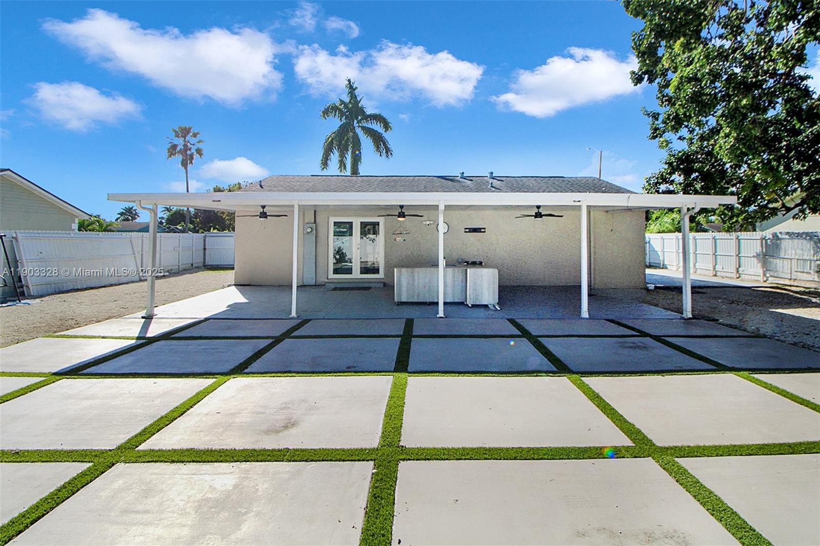 AVOCADO VILLAS - Residential