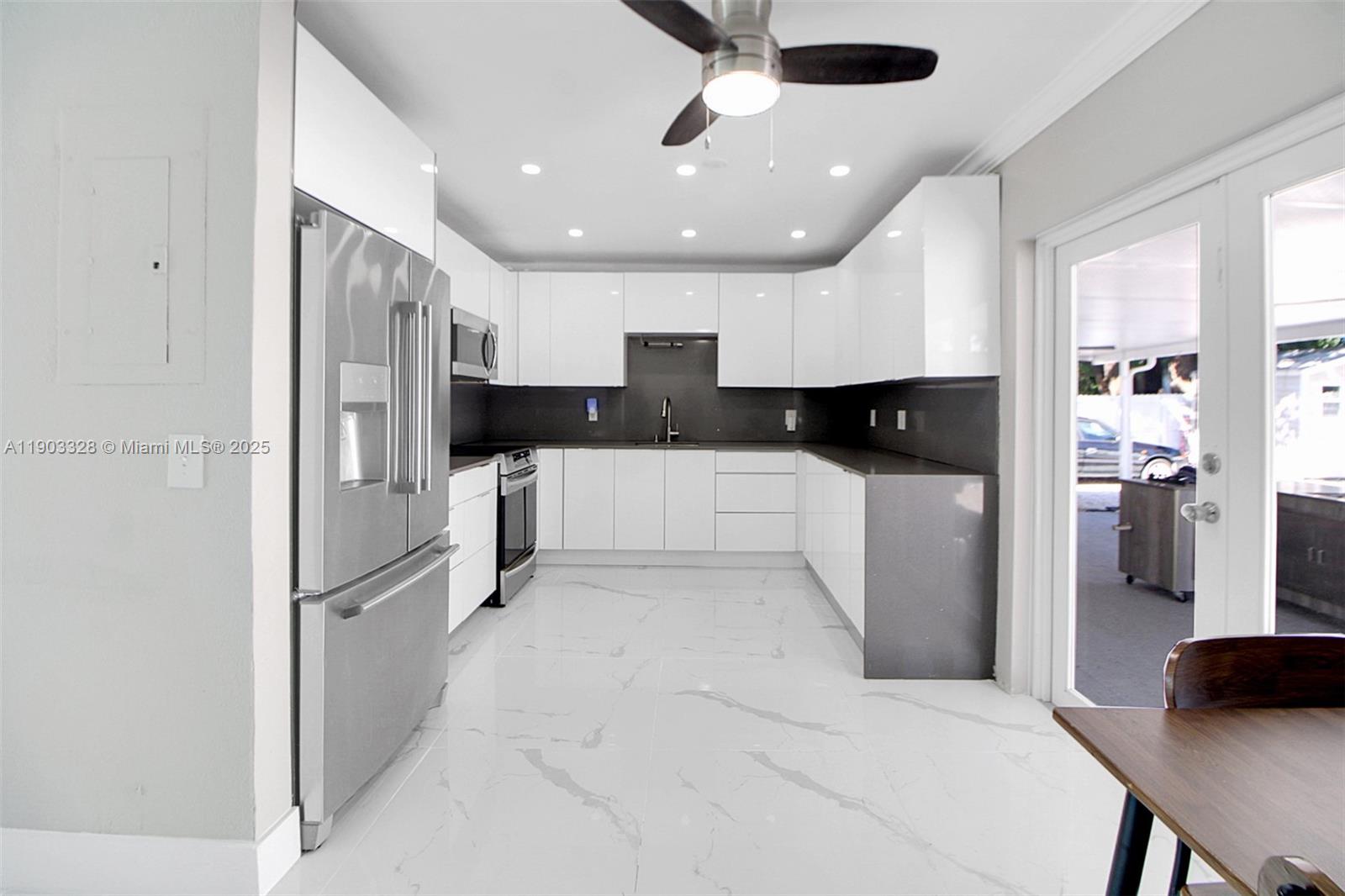 AVOCADO VILLAS - Residential