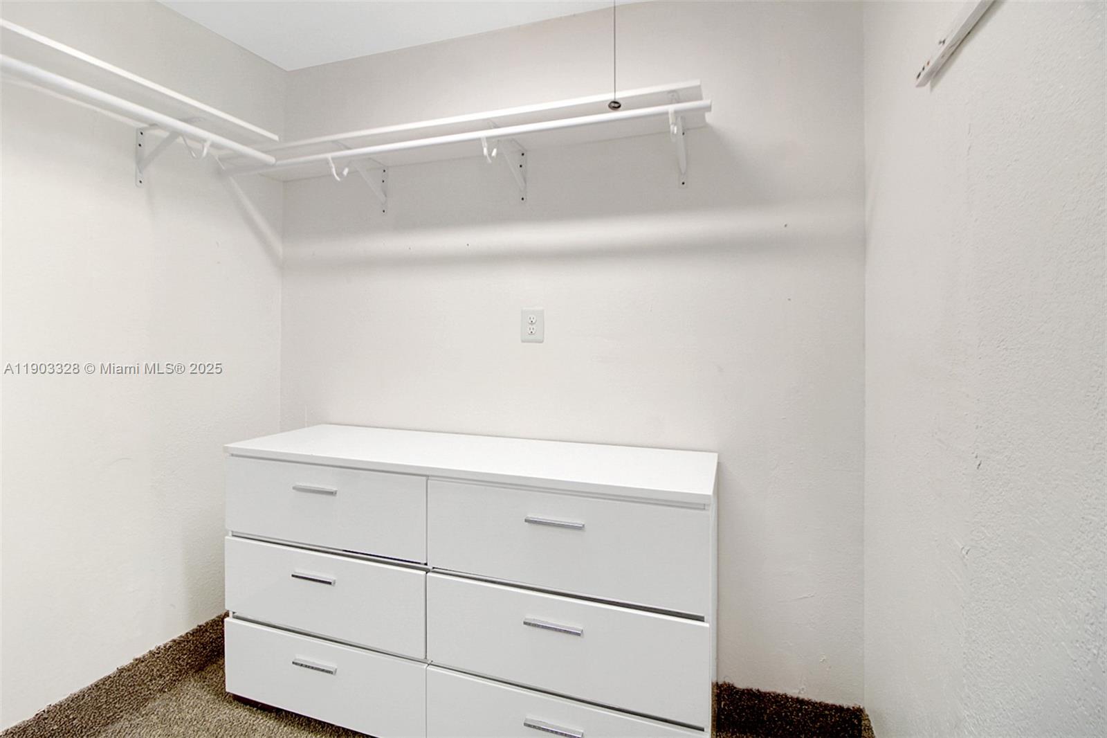 AVOCADO VILLAS - Residential