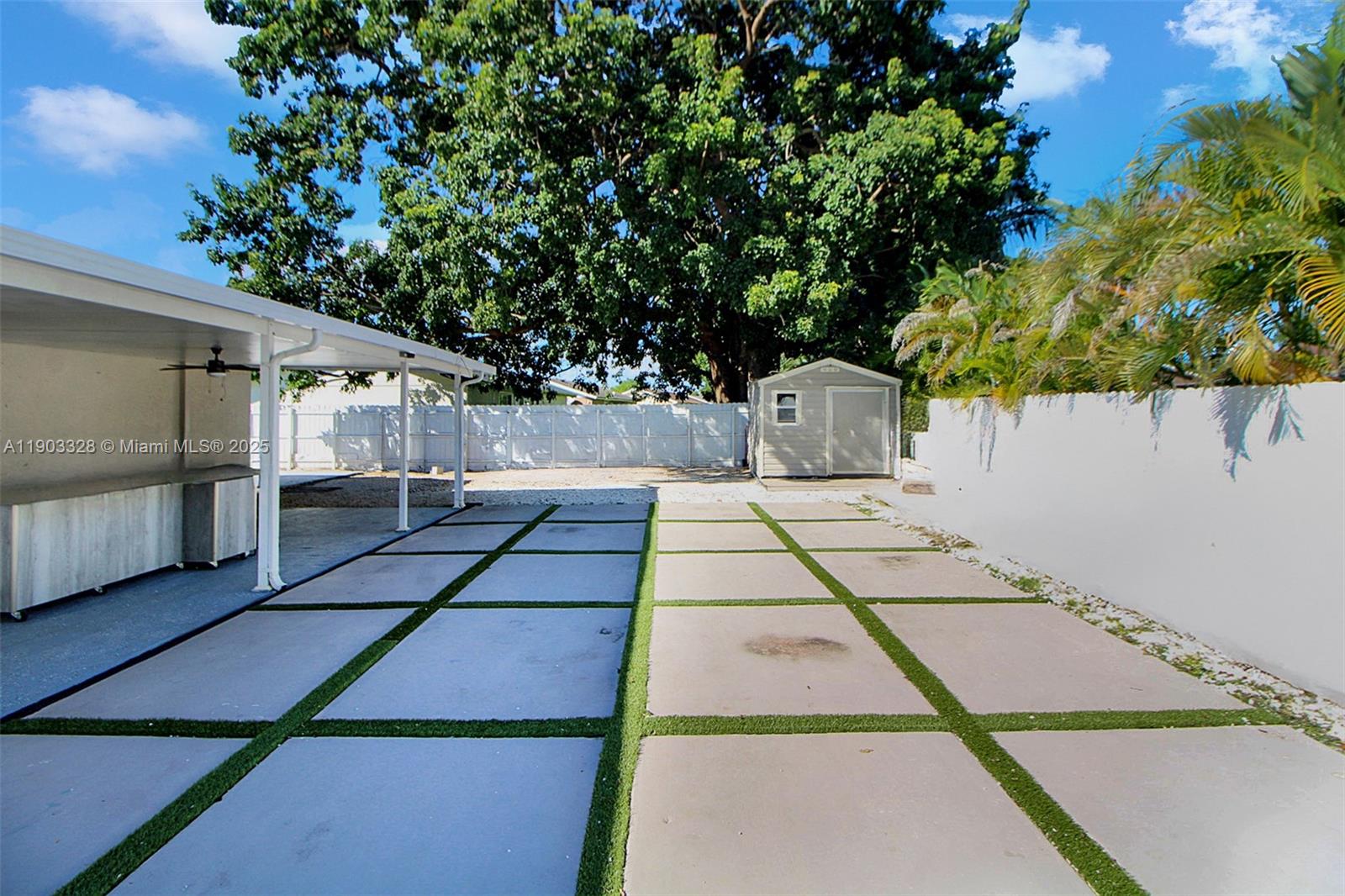 AVOCADO VILLAS - Residential