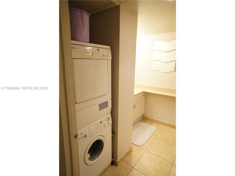 5600 CONDO - Residential Lease