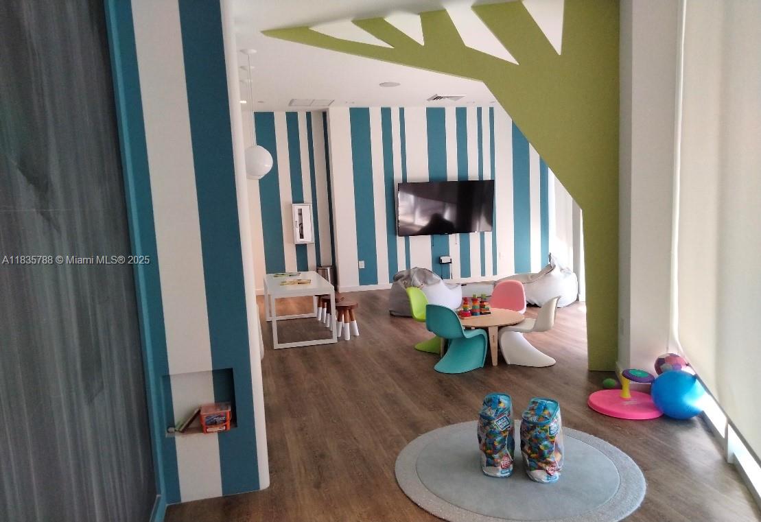 BELLINI AT WILLIAMS ISLAN - Residential