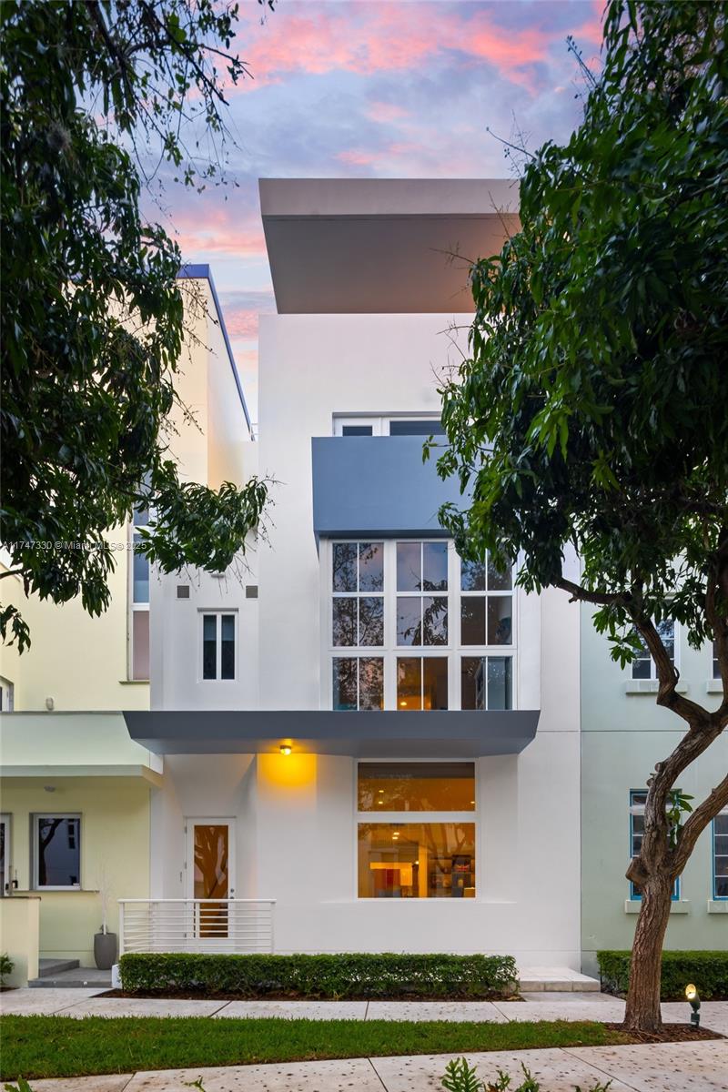 AQUA AT ALLISON ISLAND - Residential