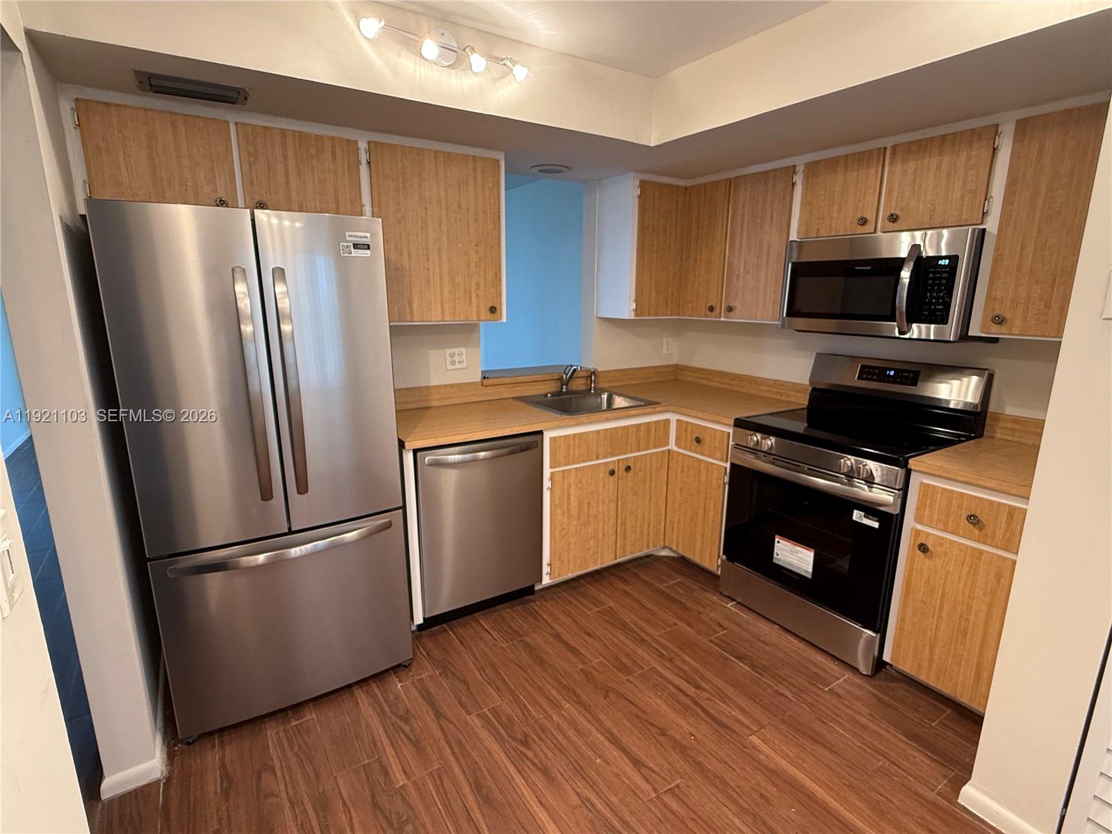 5 OF PALM SPRINGS 2 CONDO - Residential