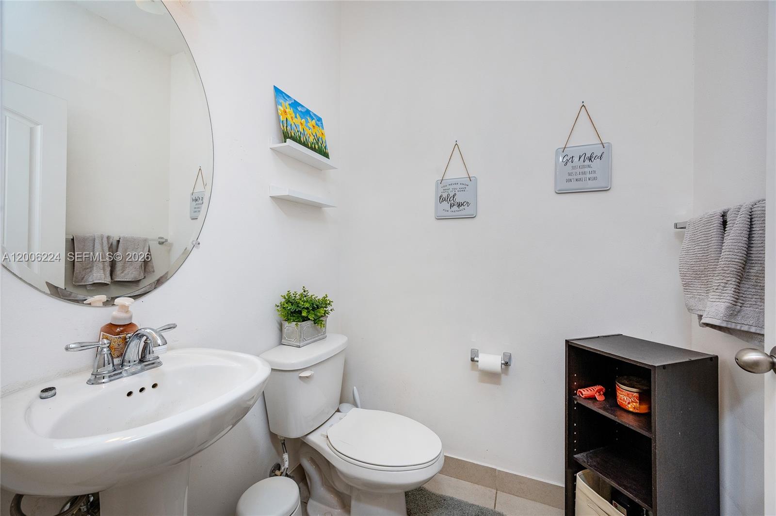 MANDARIN LAKES - Residential