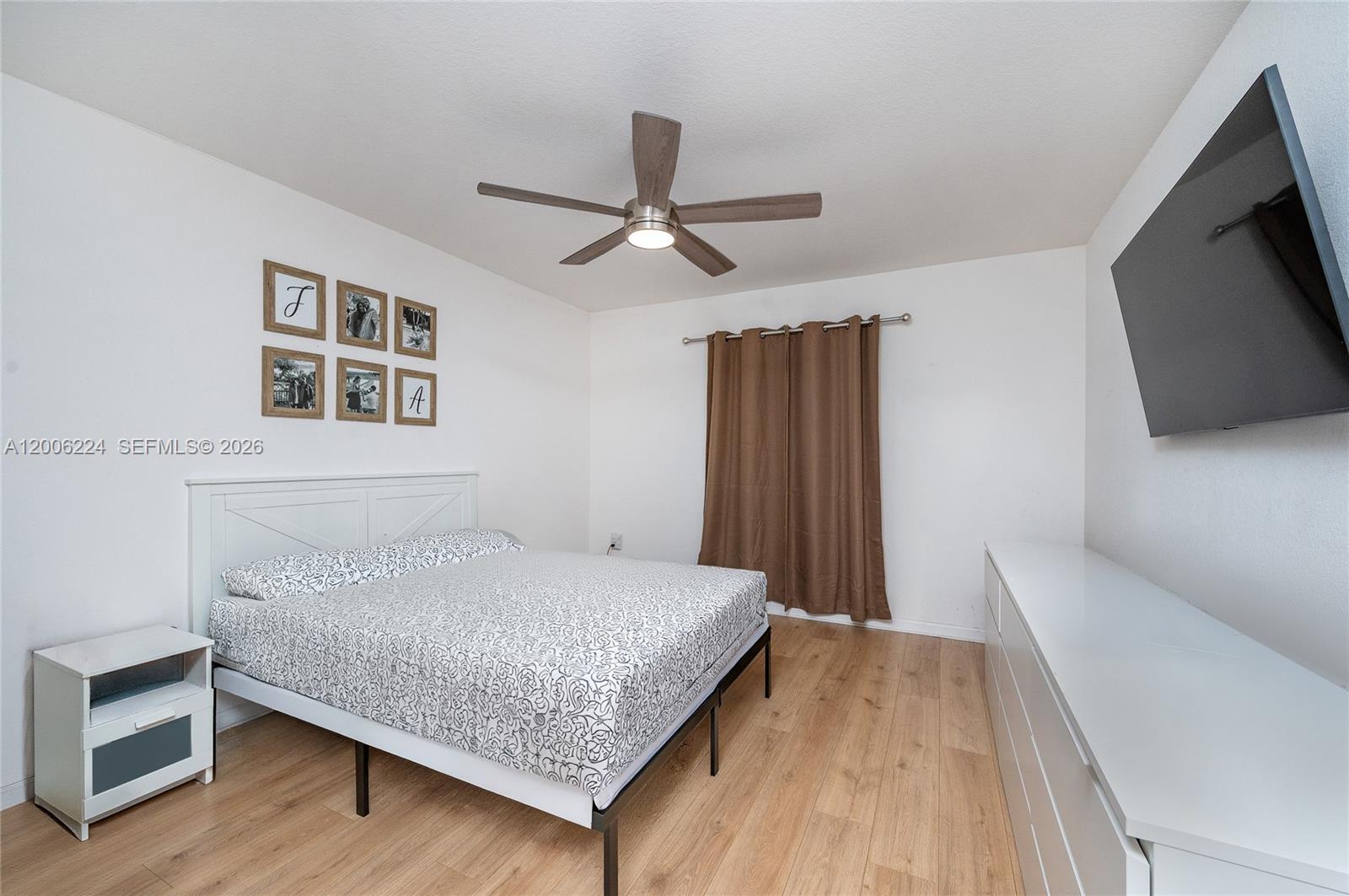 MANDARIN LAKES - Residential