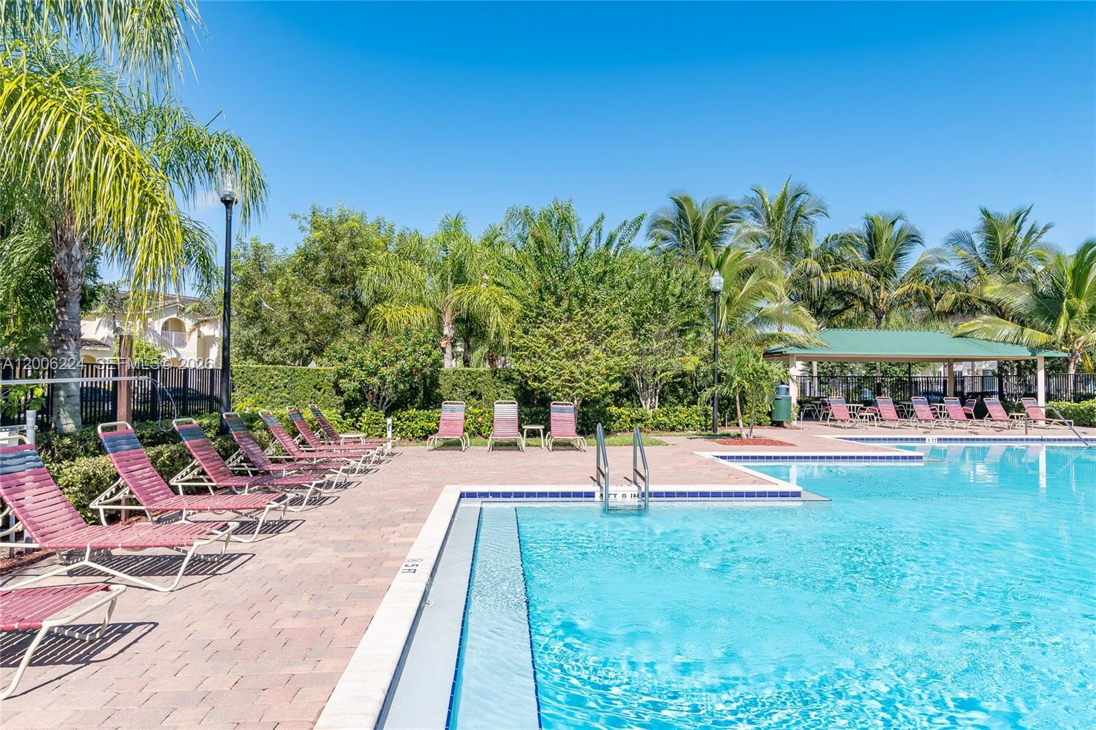 MANDARIN LAKES - Residential