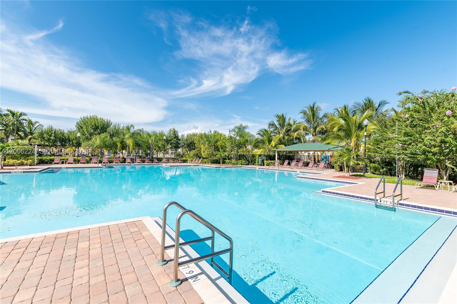 MANDARIN LAKES - Residential