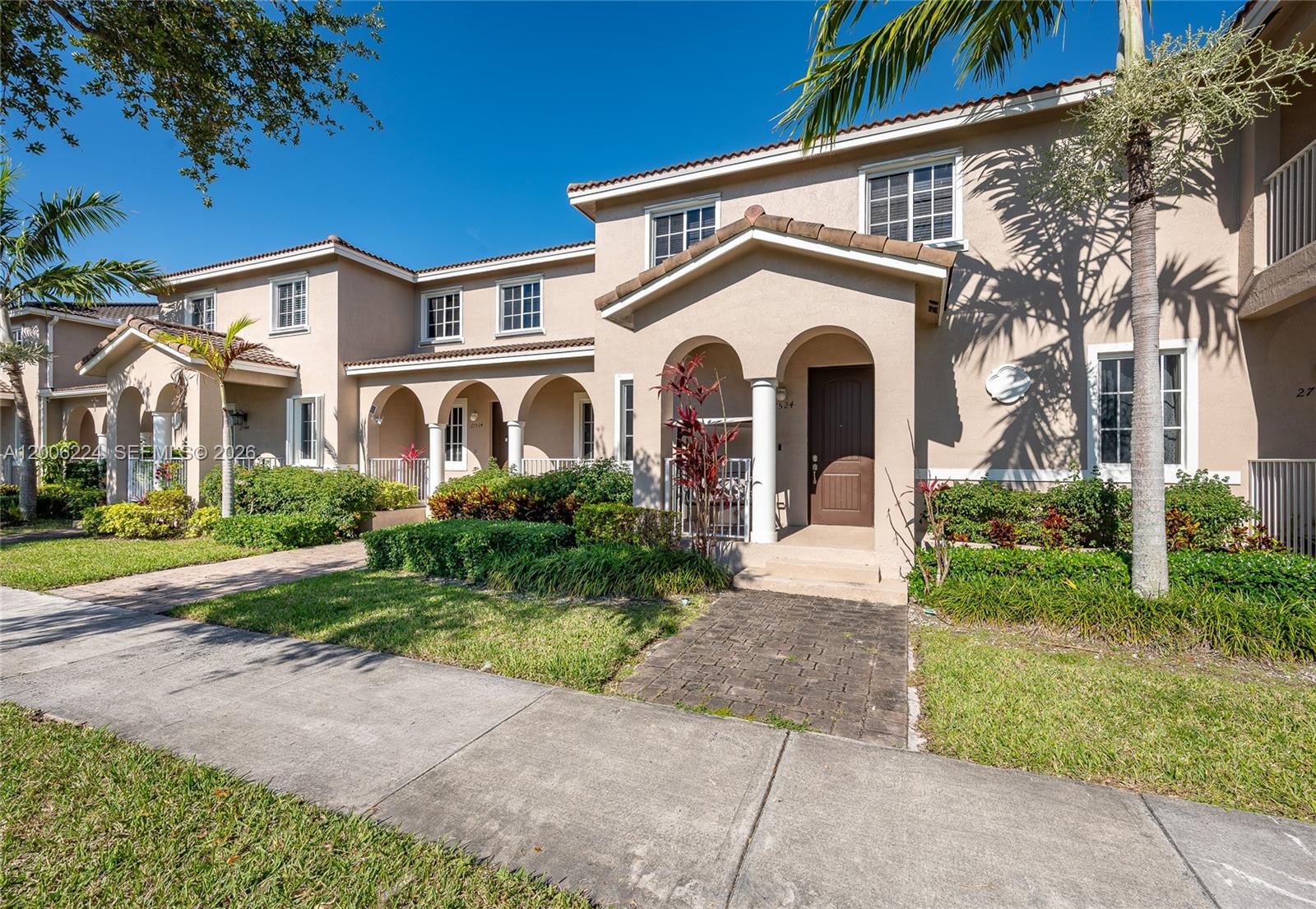 MANDARIN LAKES - Residential