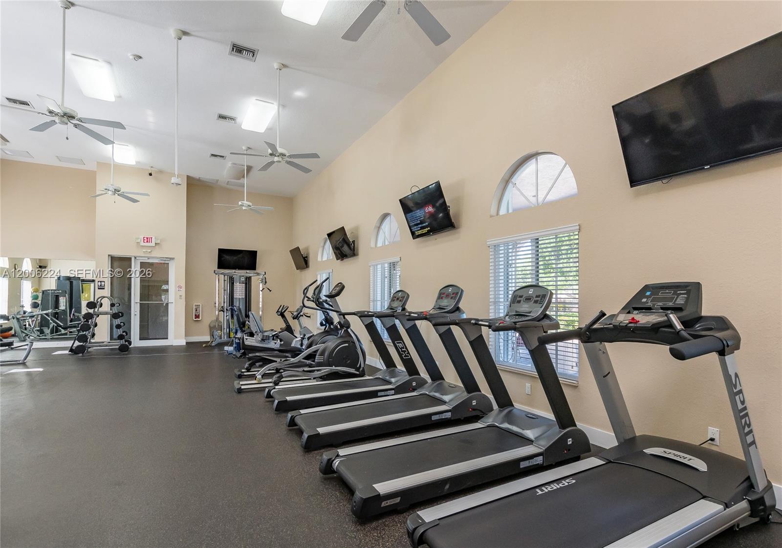 MANDARIN LAKES - Residential