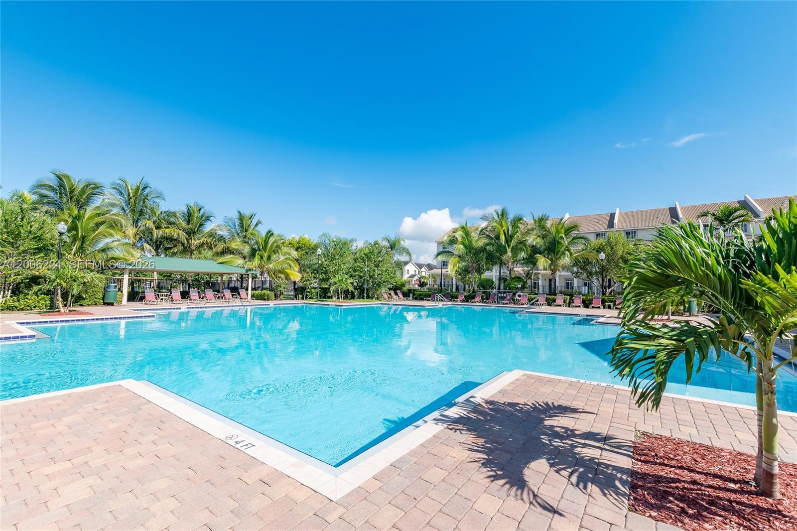 MANDARIN LAKES - Residential