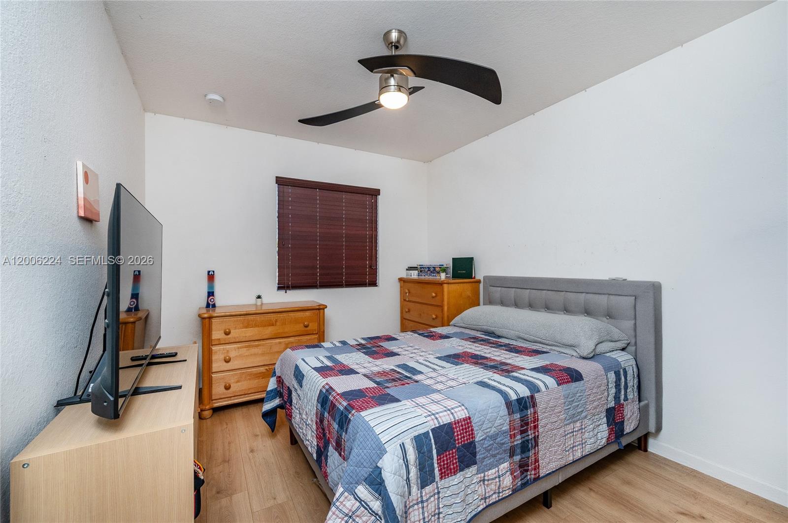 MANDARIN LAKES - Residential