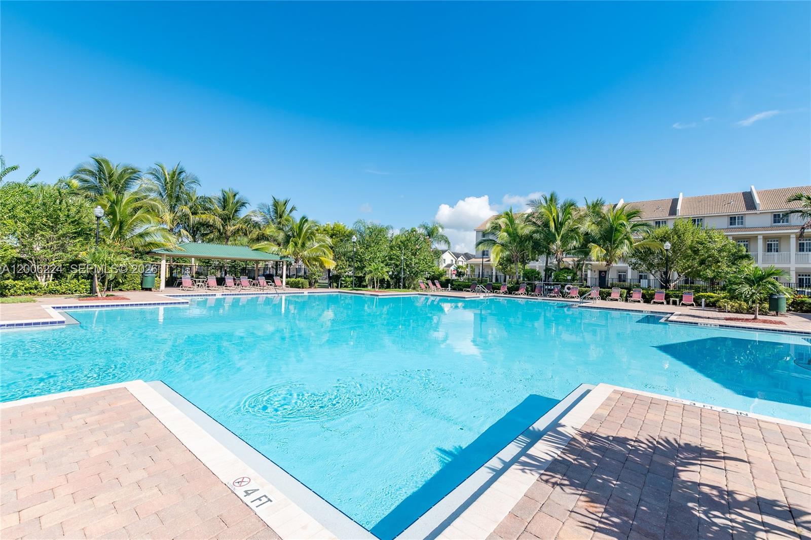 MANDARIN LAKES - Residential