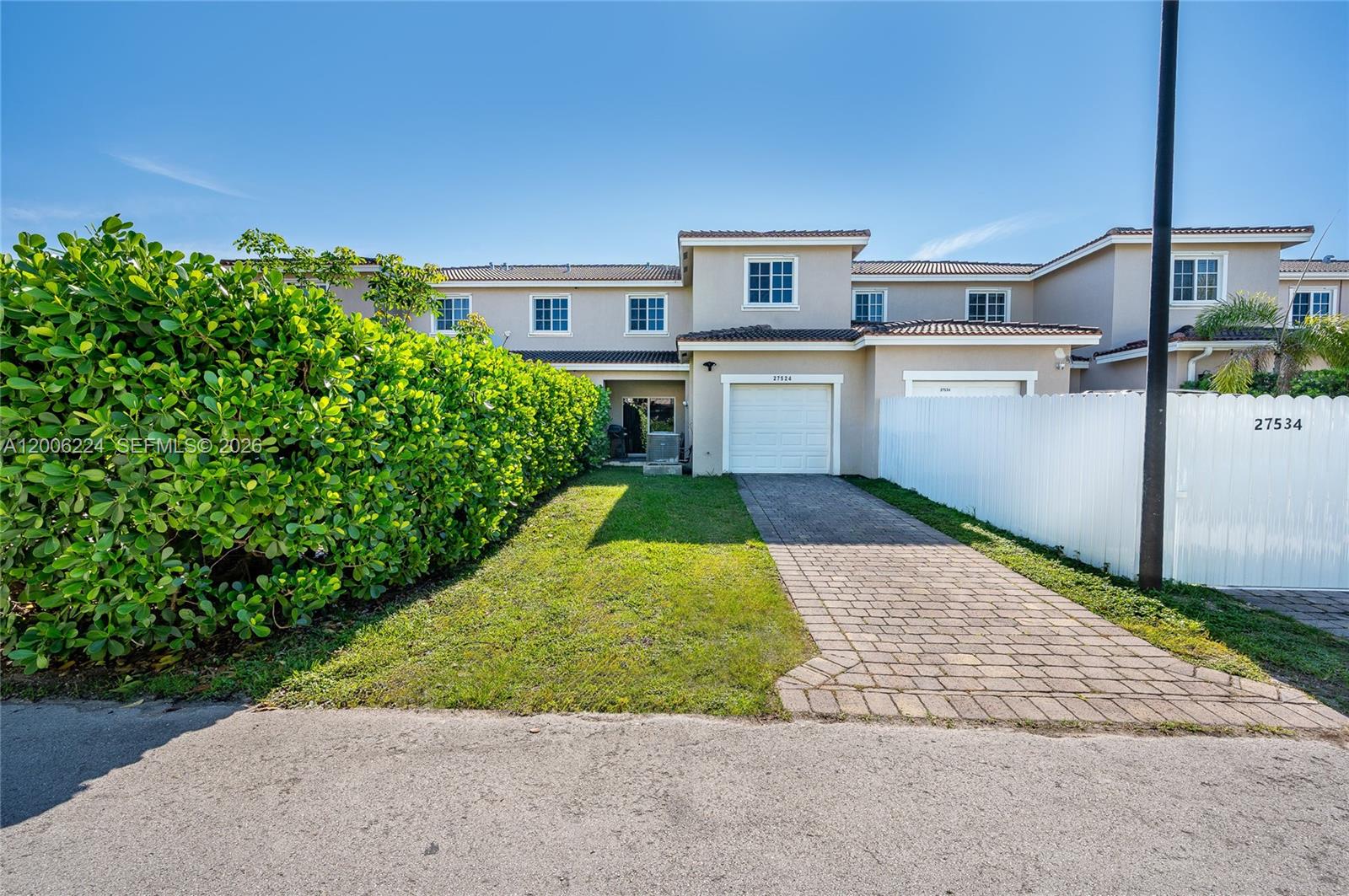 MANDARIN LAKES - Residential