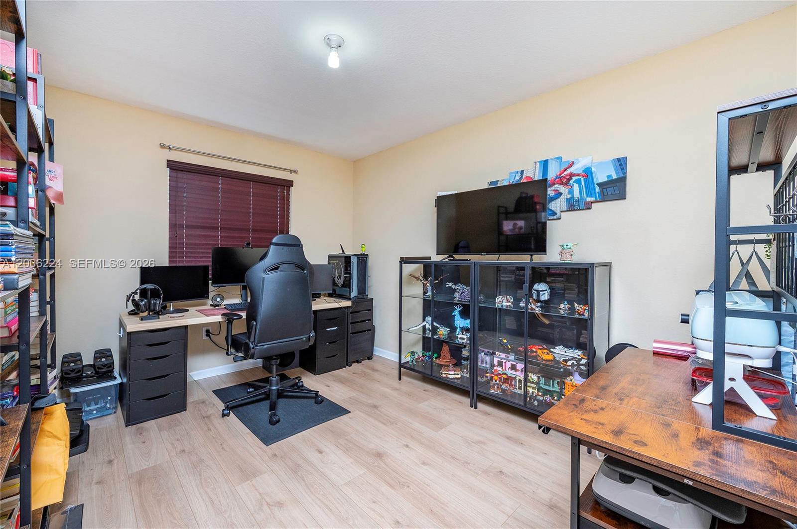 MANDARIN LAKES - Residential