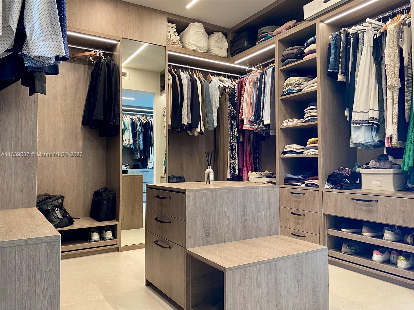 JADE RESIDENCES  BRICKELL - Residential