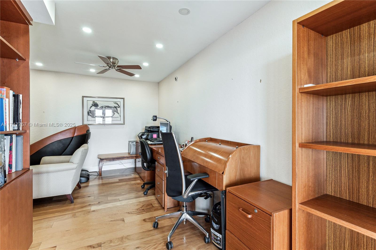 THE TOWERS OF QUAYSIDE CO - Residential