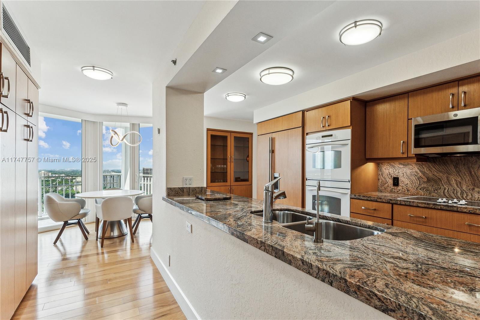 THE TOWERS OF QUAYSIDE CO - Residential