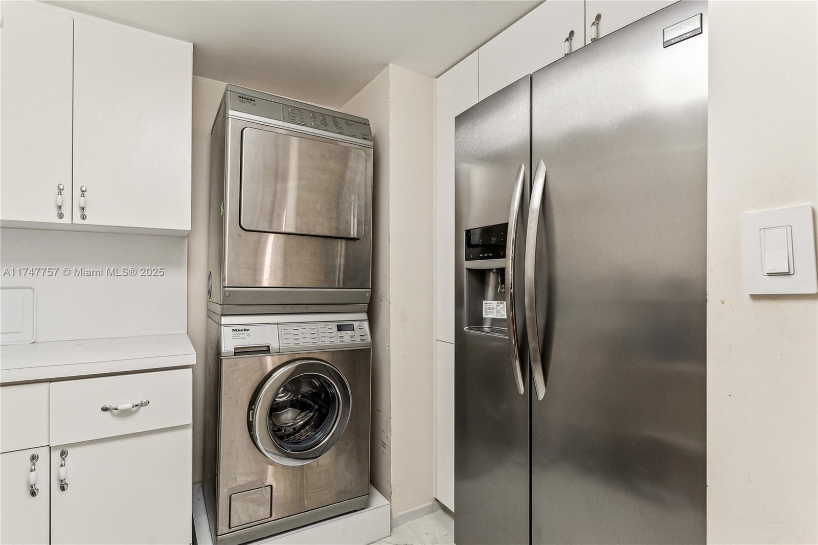 THE TOWERS OF QUAYSIDE CO - Residential