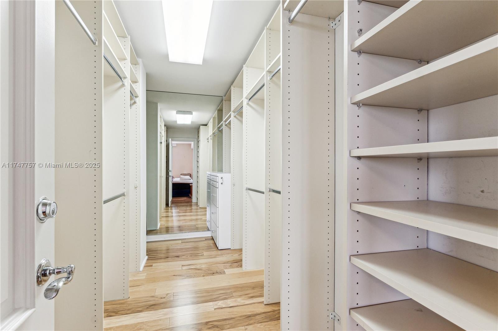 THE TOWERS OF QUAYSIDE CO - Residential