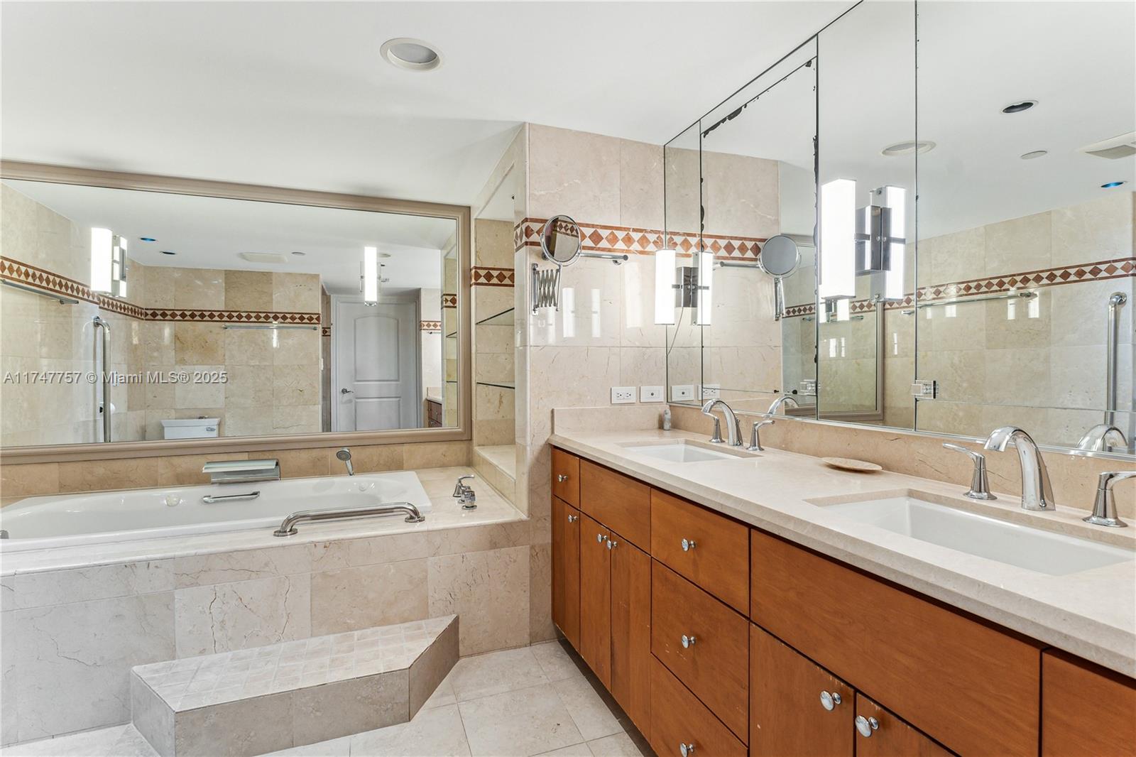 THE TOWERS OF QUAYSIDE CO - Residential