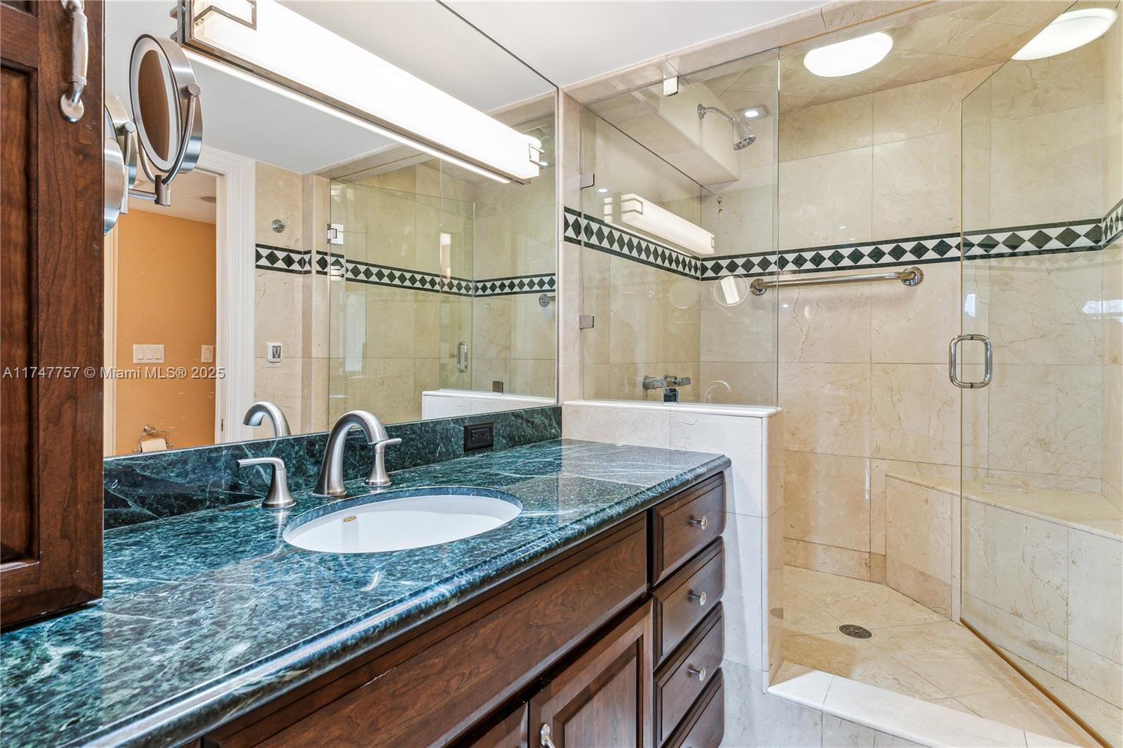 THE TOWERS OF QUAYSIDE CO - Residential