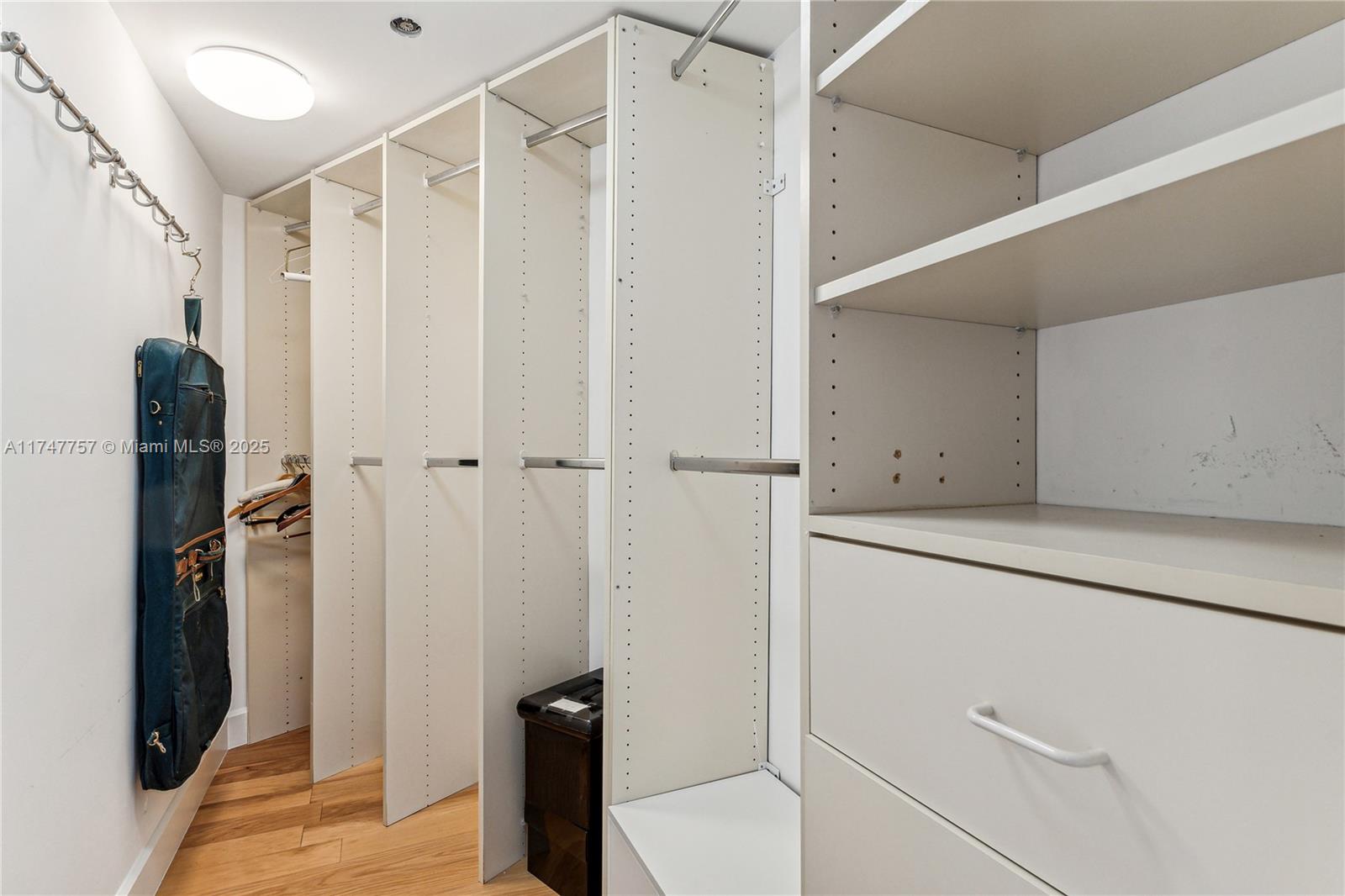 THE TOWERS OF QUAYSIDE CO - Residential