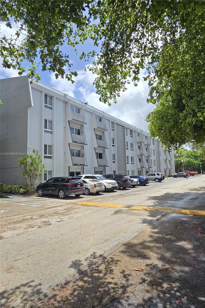 11110 Sw 196th St 102, Cutler Bay, Miami-Dade County, Florida - 2 Bedrooms  
1 Bathrooms - 
