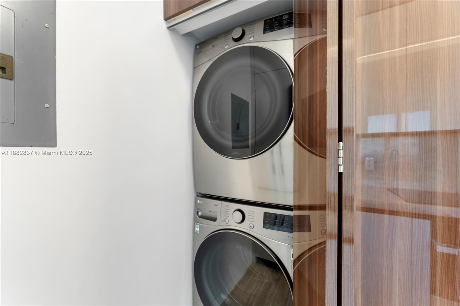 THE GRANDVIEW CONDO - Residential Lease