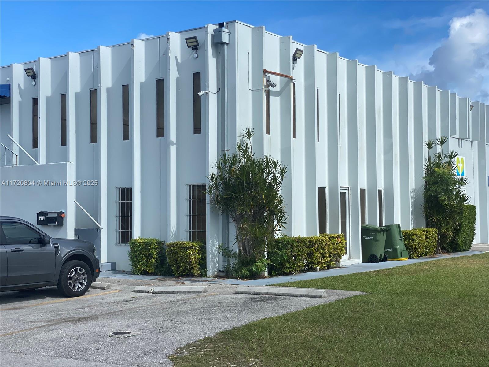 Showroom/office/MEZZANINE/Warehouse for Lease, more than 2,500 SqFt + the office, 2 CENTRAL AC UNITS, 4 roll-up doors. Good for for a car dealer, restaurant, daycare, school, car window tinting, professional use and more. Change of use must be done by the tenant. Conveniently located off of I-95, across of Bank of America, Sedano’s supermarket and many big box retailers and restaurants, hotels, UHAUL, surround these high-demand building. Contact us today!