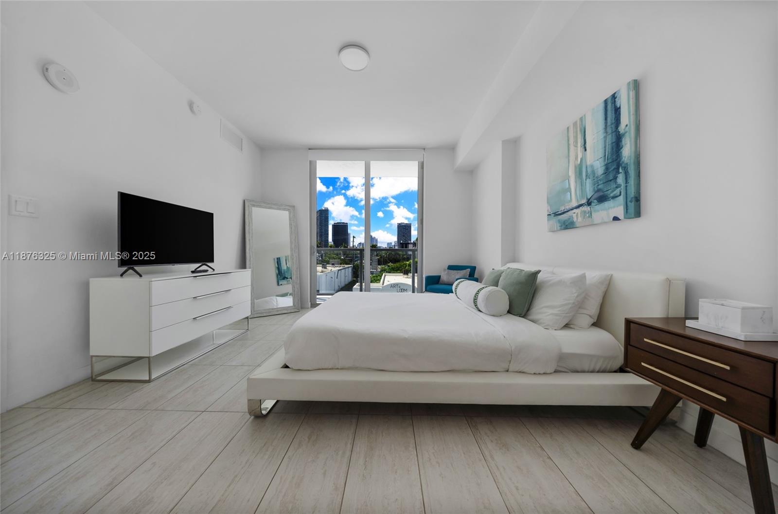 QUADRO CONDO - Residential