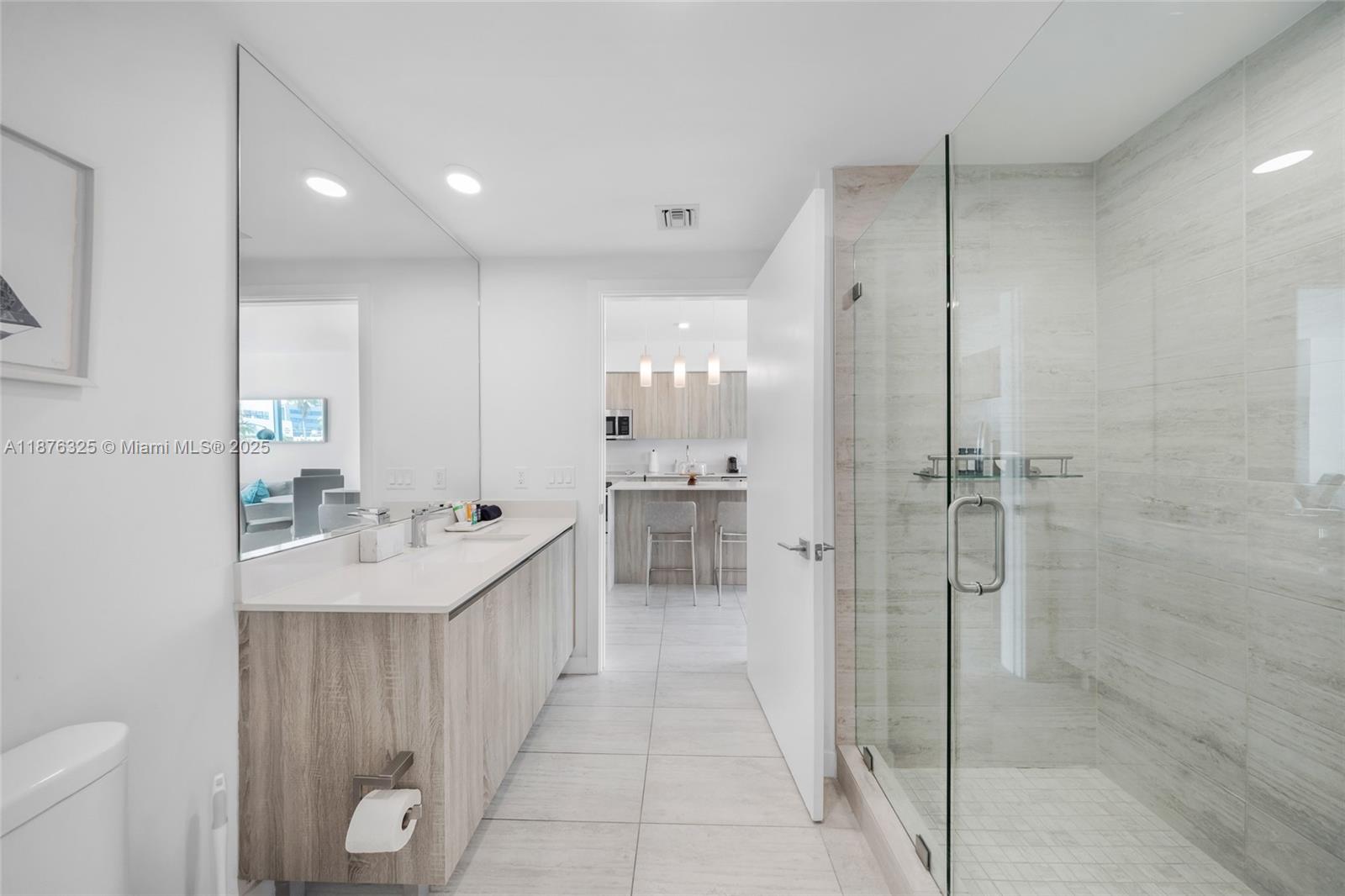 QUADRO CONDO - Residential