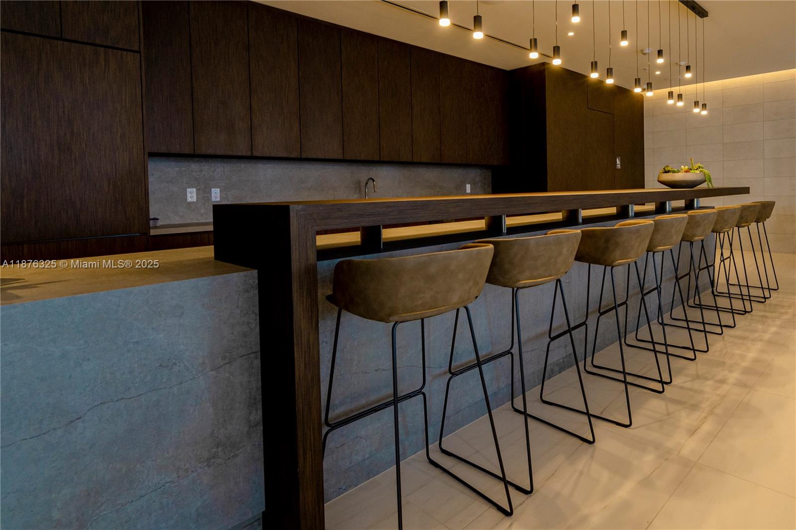 QUADRO CONDO - Residential