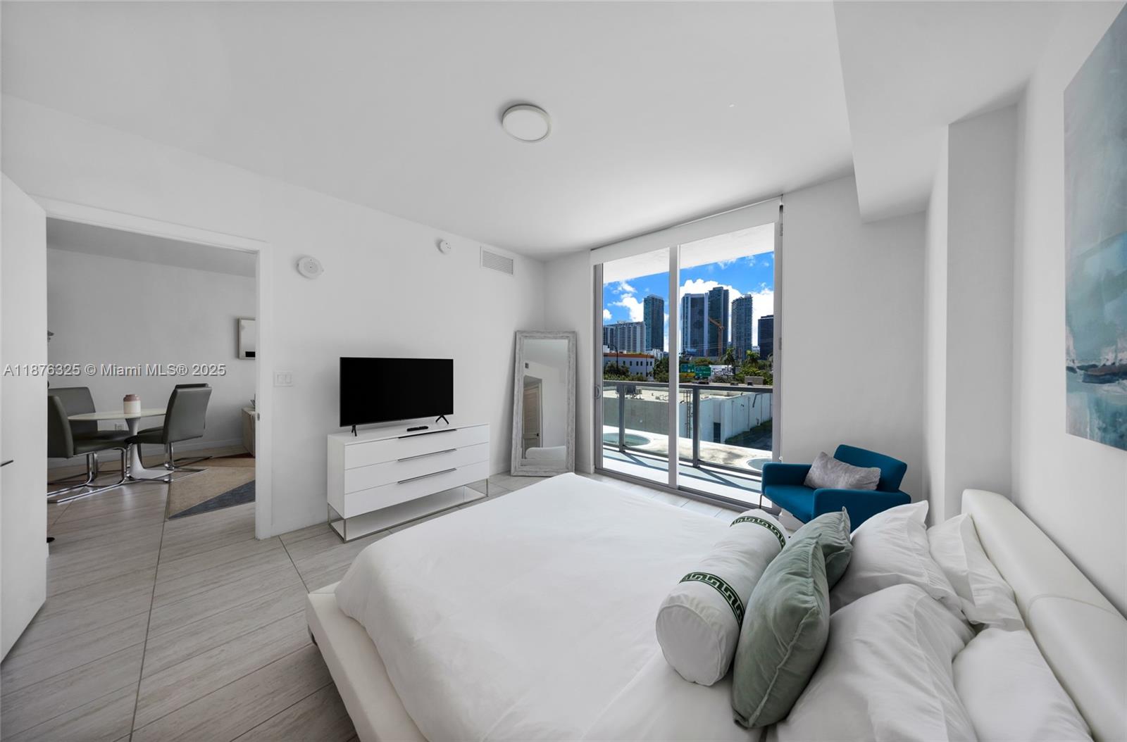 QUADRO CONDO - Residential