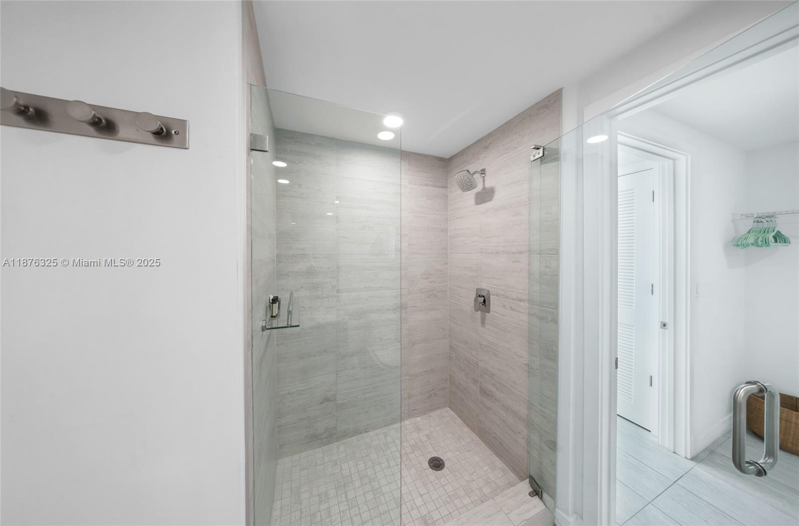 QUADRO CONDO - Residential