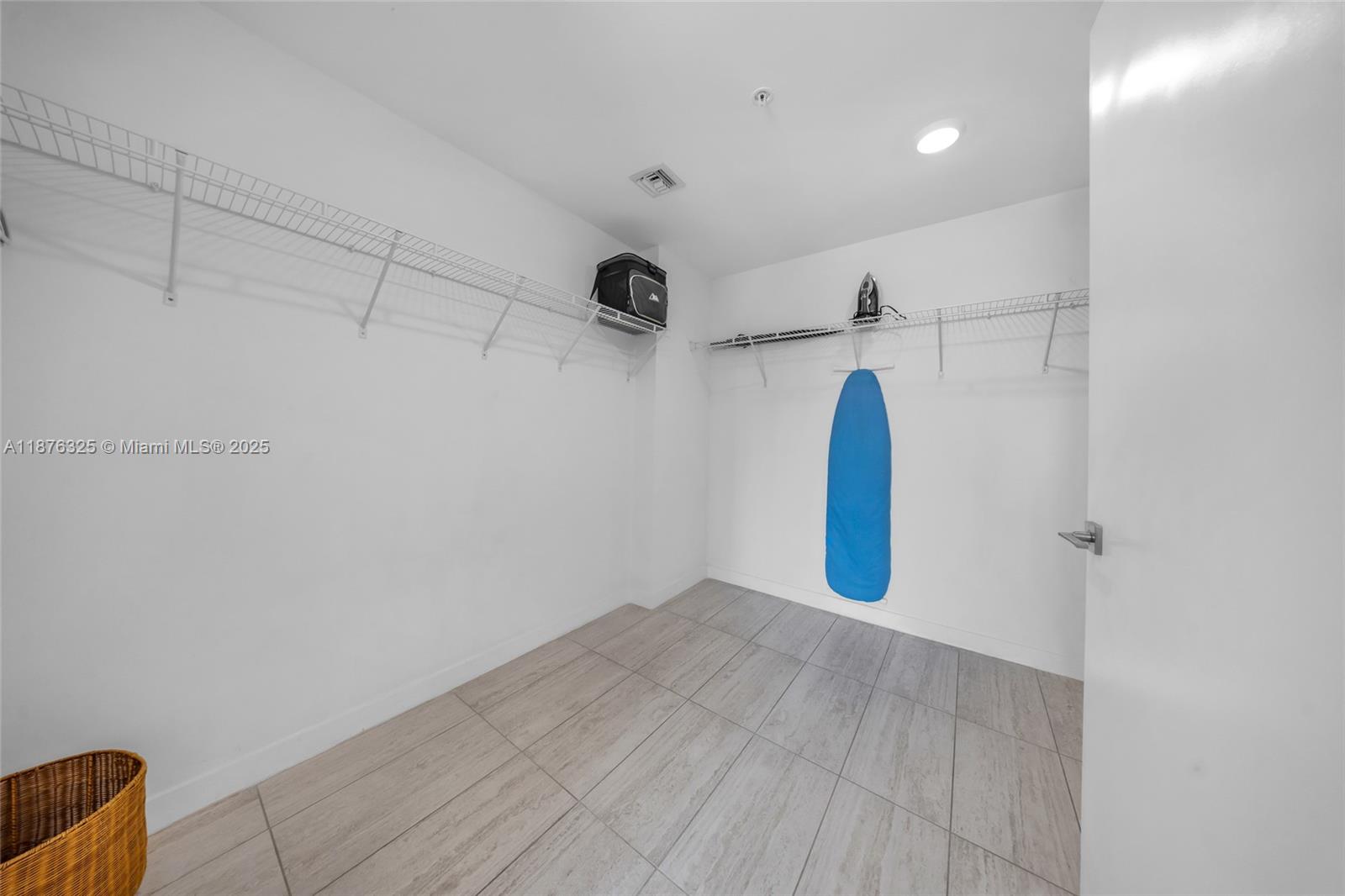 QUADRO CONDO - Residential