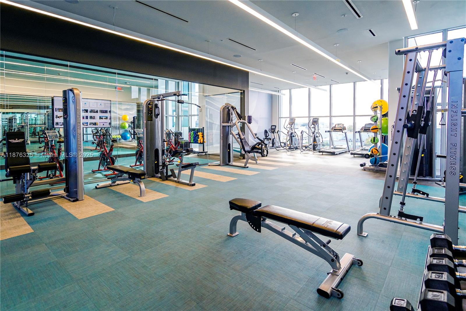 QUADRO CONDO - Residential