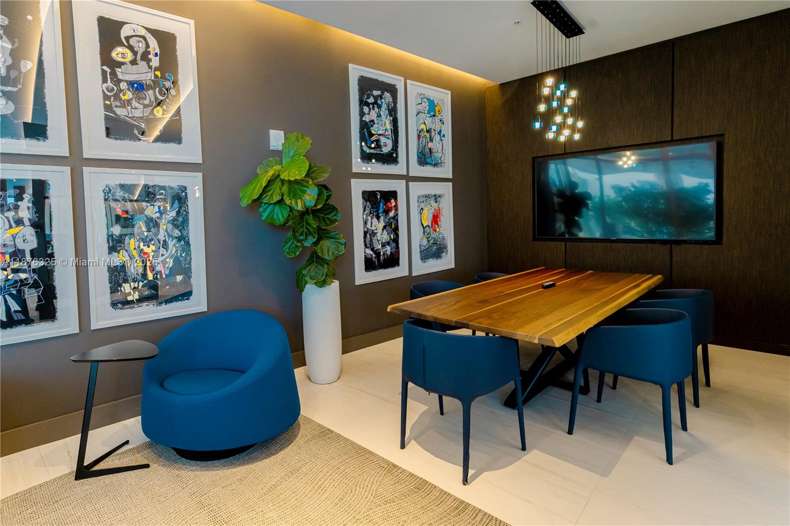 QUADRO CONDO - Residential