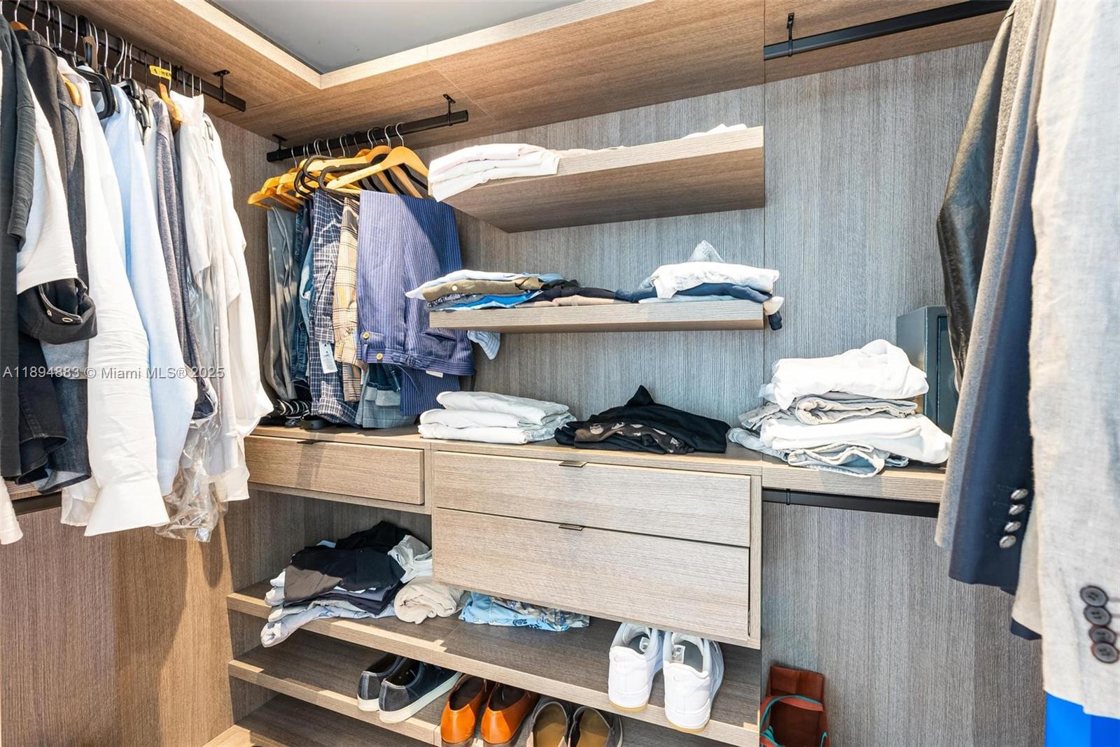 ICON CONDO - Residential Lease