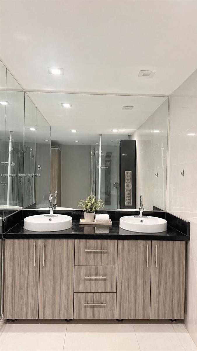 OCEANVIEW BUILDING B COND - Residential