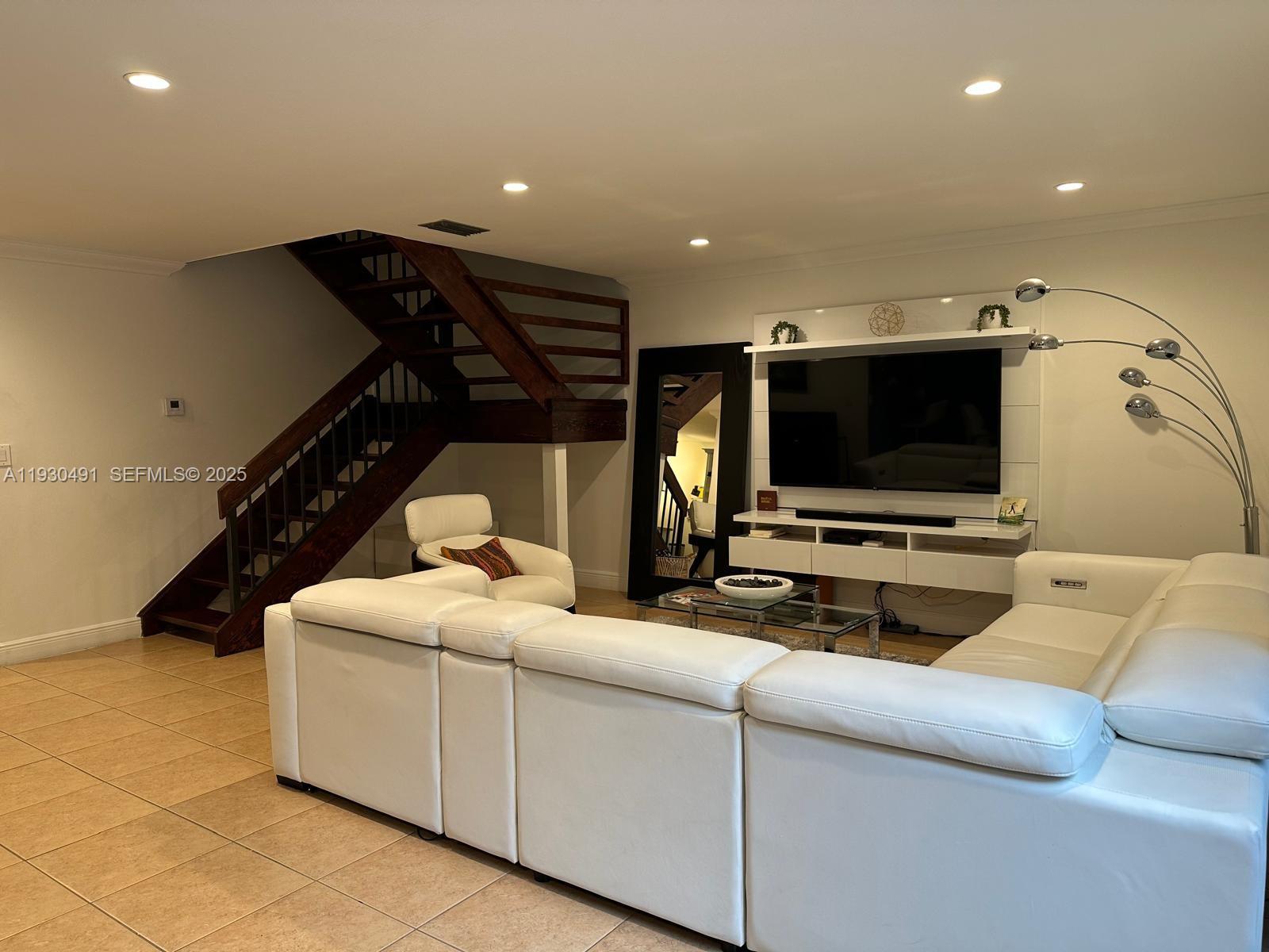 COSTA DEL SOL CONDO E - Residential Lease