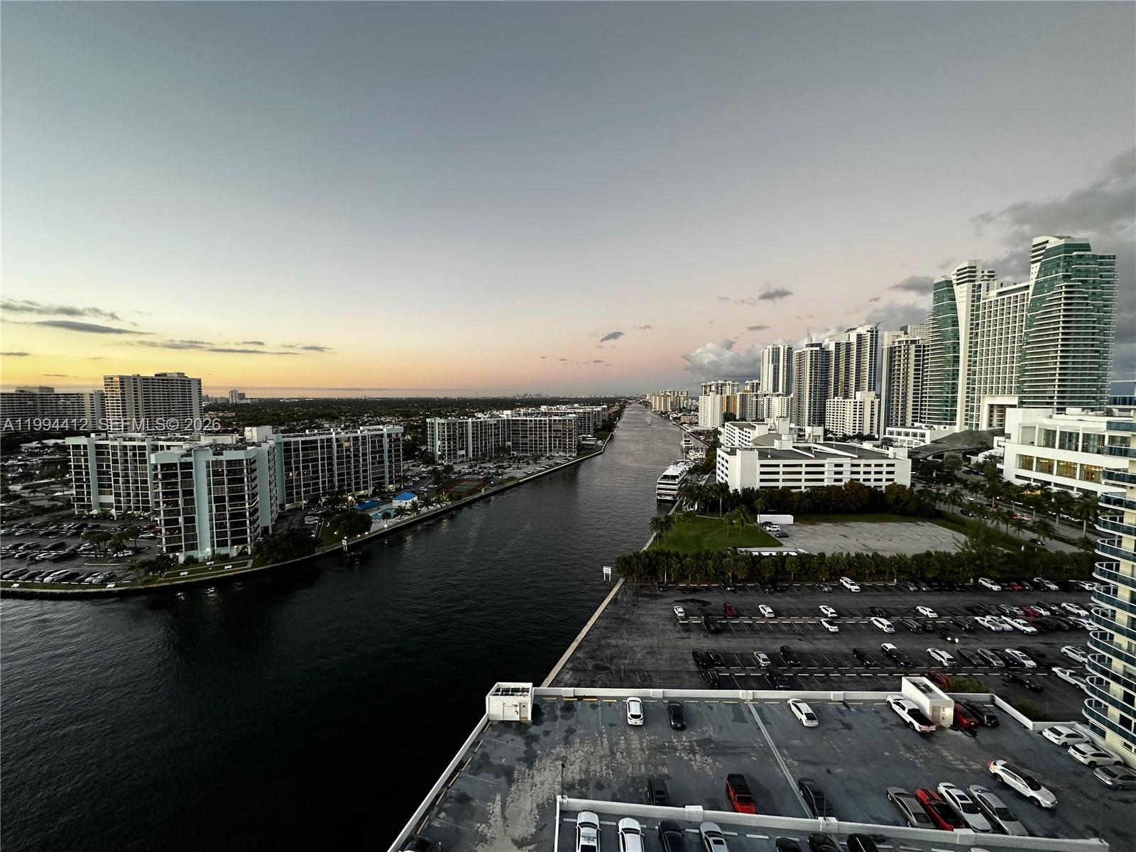 HALLMARK OF HOLLYWOOD CON - Residential Lease