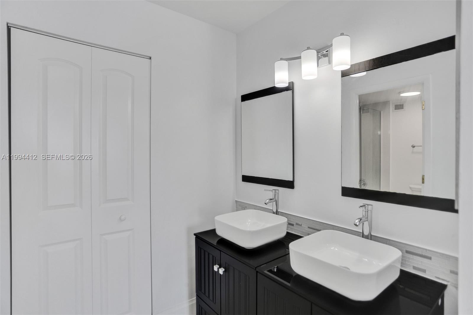 HALLMARK OF HOLLYWOOD CON - Residential Lease