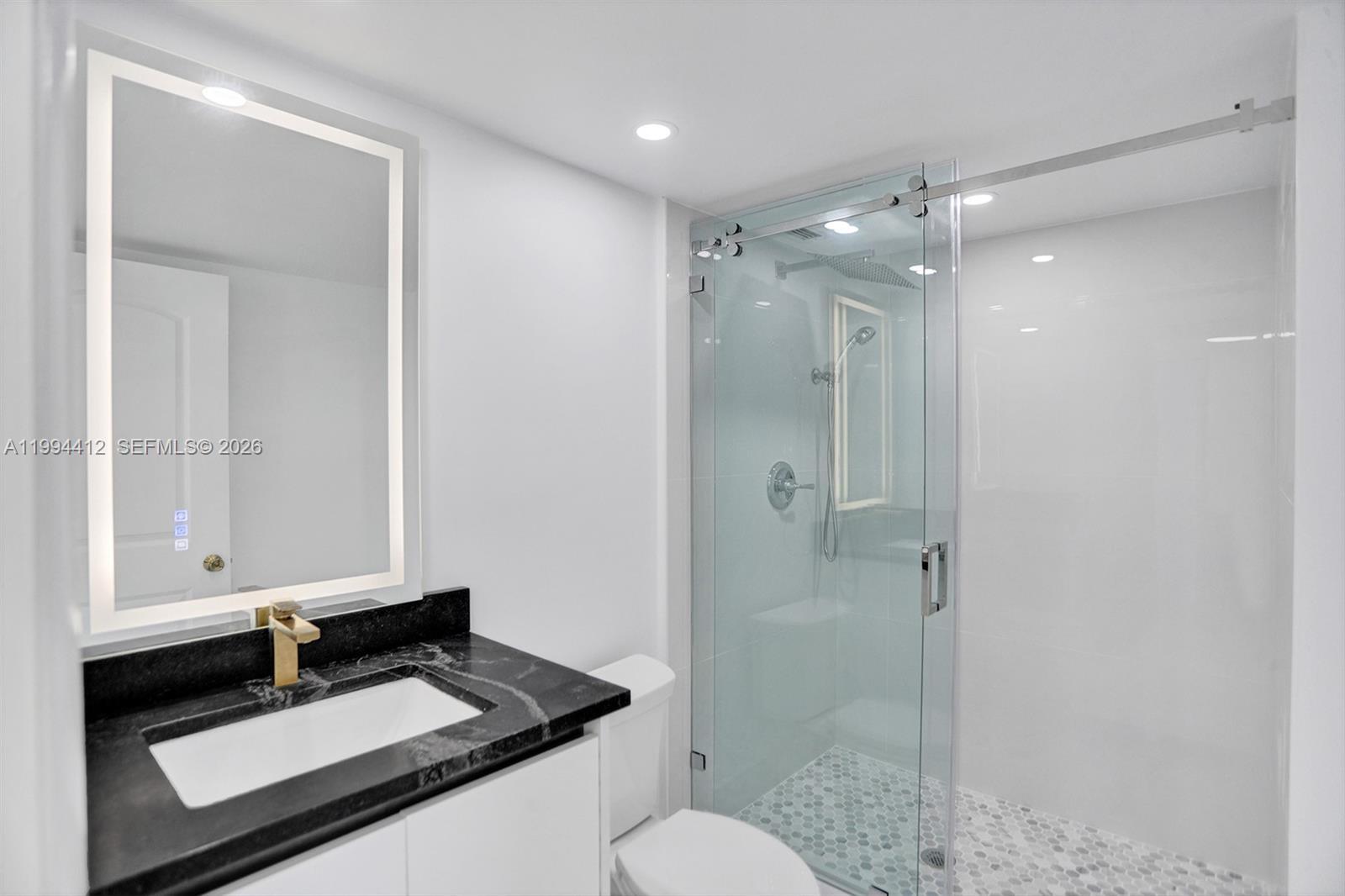 HALLMARK OF HOLLYWOOD CON - Residential Lease