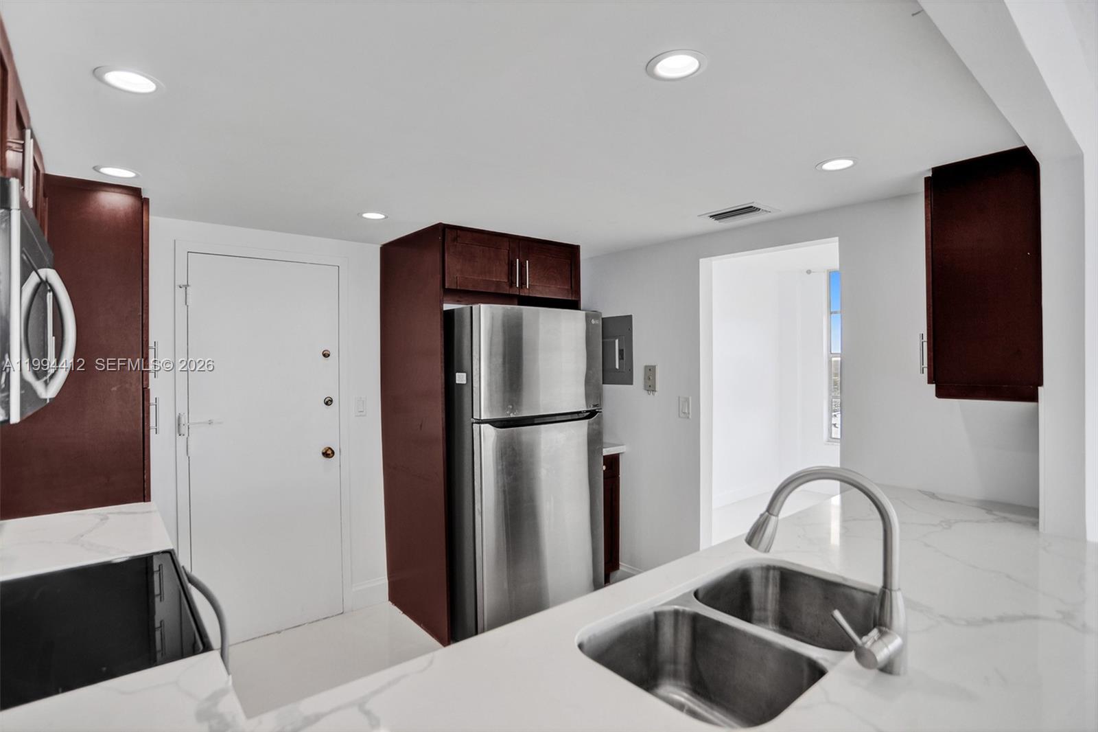 HALLMARK OF HOLLYWOOD CON - Residential Lease