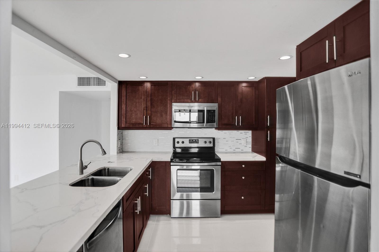 HALLMARK OF HOLLYWOOD CON - Residential Lease