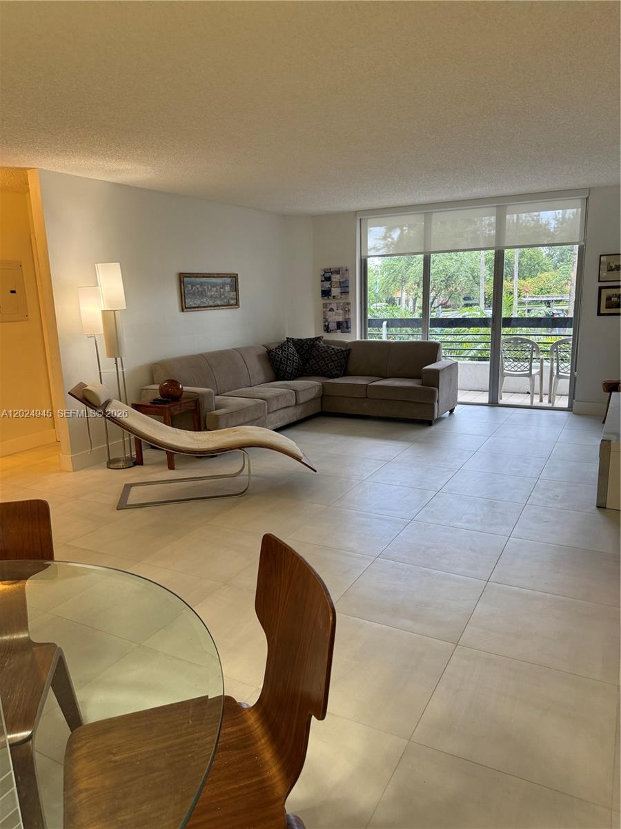 3600 Mystic Pointe Dr 208