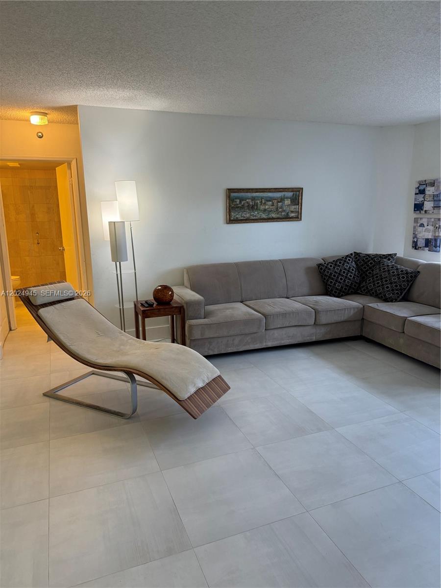 3600 Mystic Pointe Dr 208