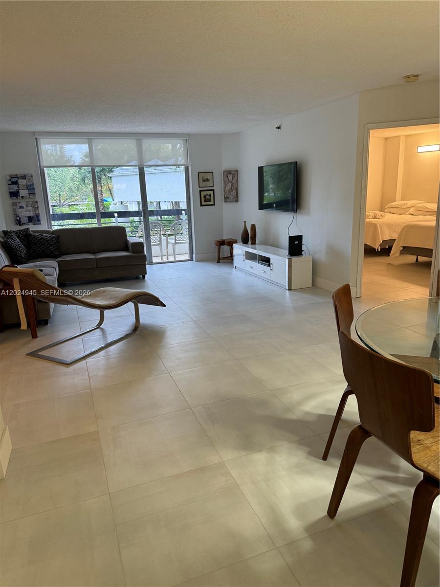 3600 Mystic Pointe Dr 208